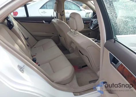 2012 Mercedes-Benz C 250 Sport z USA, uszkodzony, nr VIN WDDGF4HBXCA667821